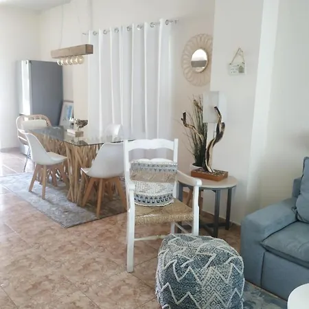 Melanos 2 Bdrm Townhouse With Private Pool *