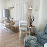 Melanos 2 Bdrm Townhouse With Private Pool *