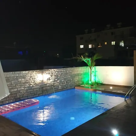 Melanos 2 Bdrm Townhouse With Private Pool *