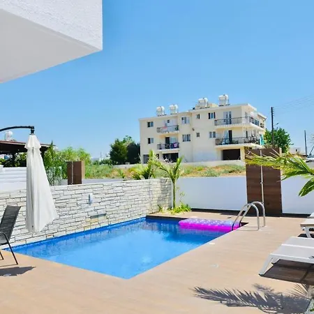 Сasa de vacaciones Melanos 2 Bdrm Townhouse With Private Pool