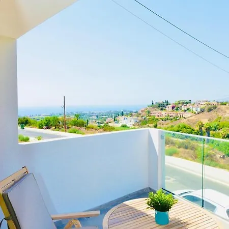 Melanos 2 Bdrm Townhouse With Private Pool *