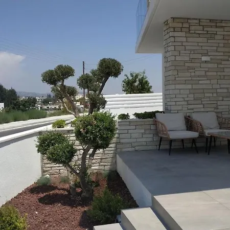 Melanos 2 Bdrm Townhouse With Private Pool *