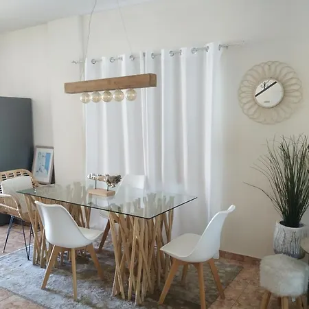 Melanos 2 Bdrm Townhouse With Private Pool Casa de Férias Klorakas