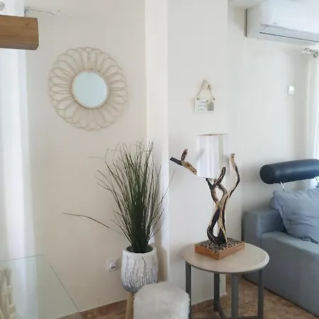 Melanos 2 Bdrm Townhouse With Private Pool *