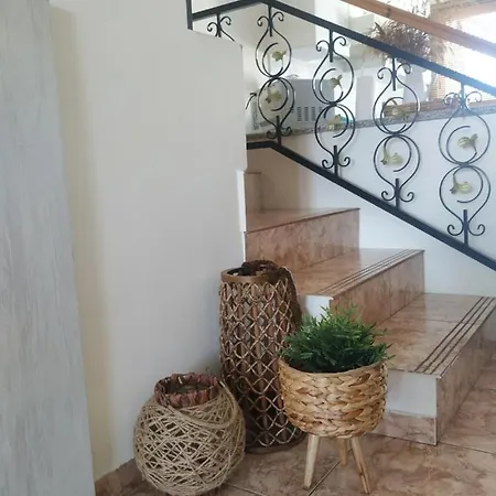 Melanos 2 Bdrm Townhouse With Private Pool *