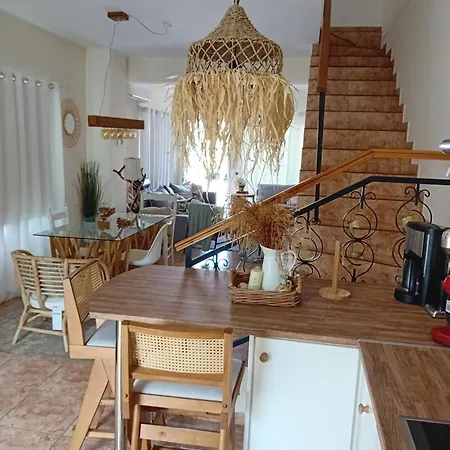 Melanos 2 Bdrm Townhouse With Private Pool *