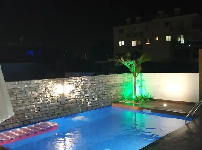 Melanos 2 Bdrm Townhouse With Private Pool *