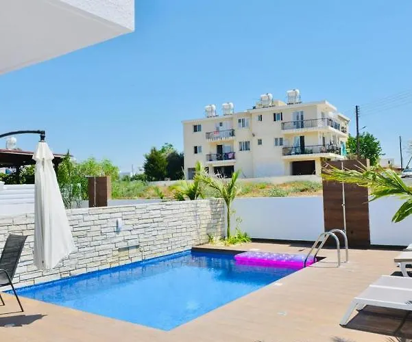 Prázdninový dům Melanos 2 Bdrm Townhouse With Private Pool