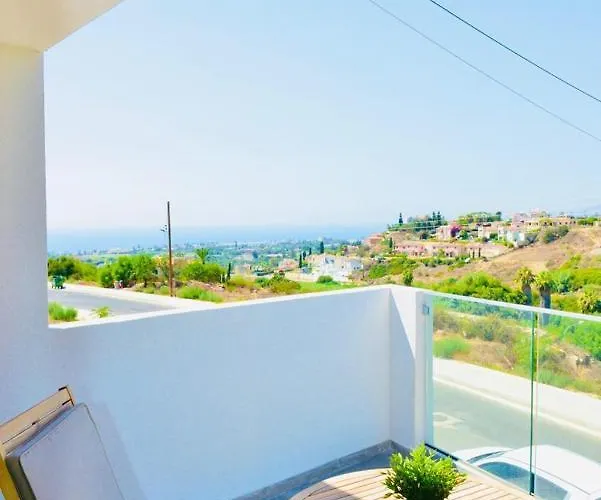 Melanos 2 Bdrm Townhouse With Private Pool *