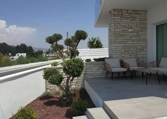 Melanos 2 Bdrm Townhouse With Private Pool *