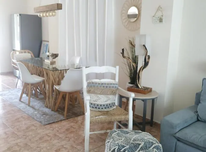 Melanos 2 Bdrm Townhouse With Private Pool *