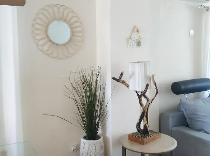 Melanos 2 Bdrm Townhouse With Private Pool *