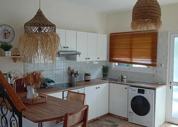 Melanos 2 Bdrm Townhouse With Private Pool *