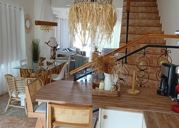 Melanos 2 Bdrm Townhouse With Private Pool *